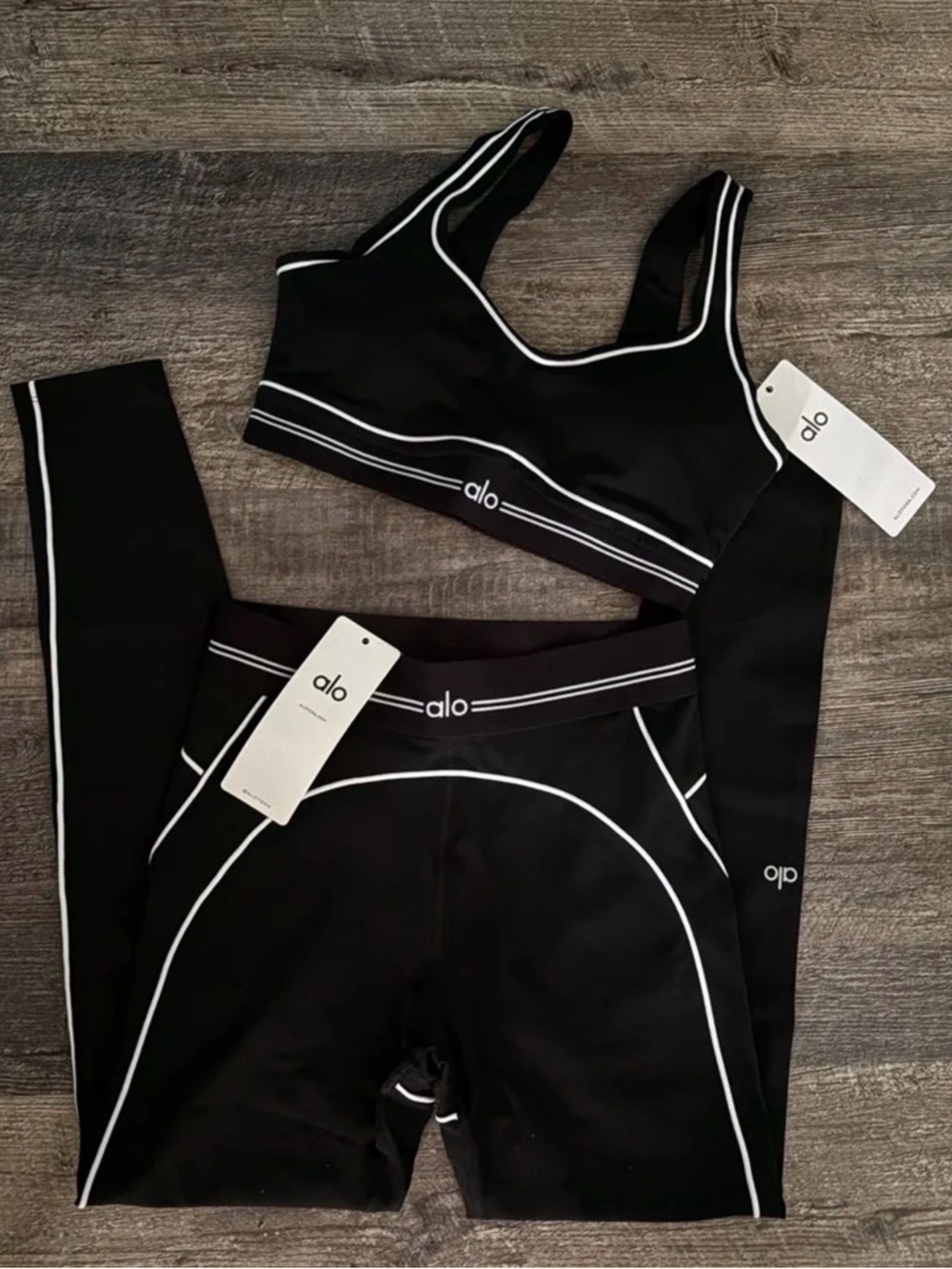 ALO Yoga Black Short Sleeve Crop Top with White Piping just the top - Picture 2 of 4